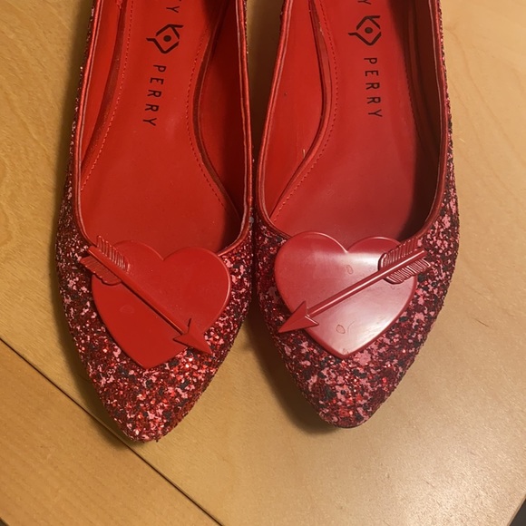 Katy Perry Red Sparkle heart flats size 7.5 - Picture 2 of 4